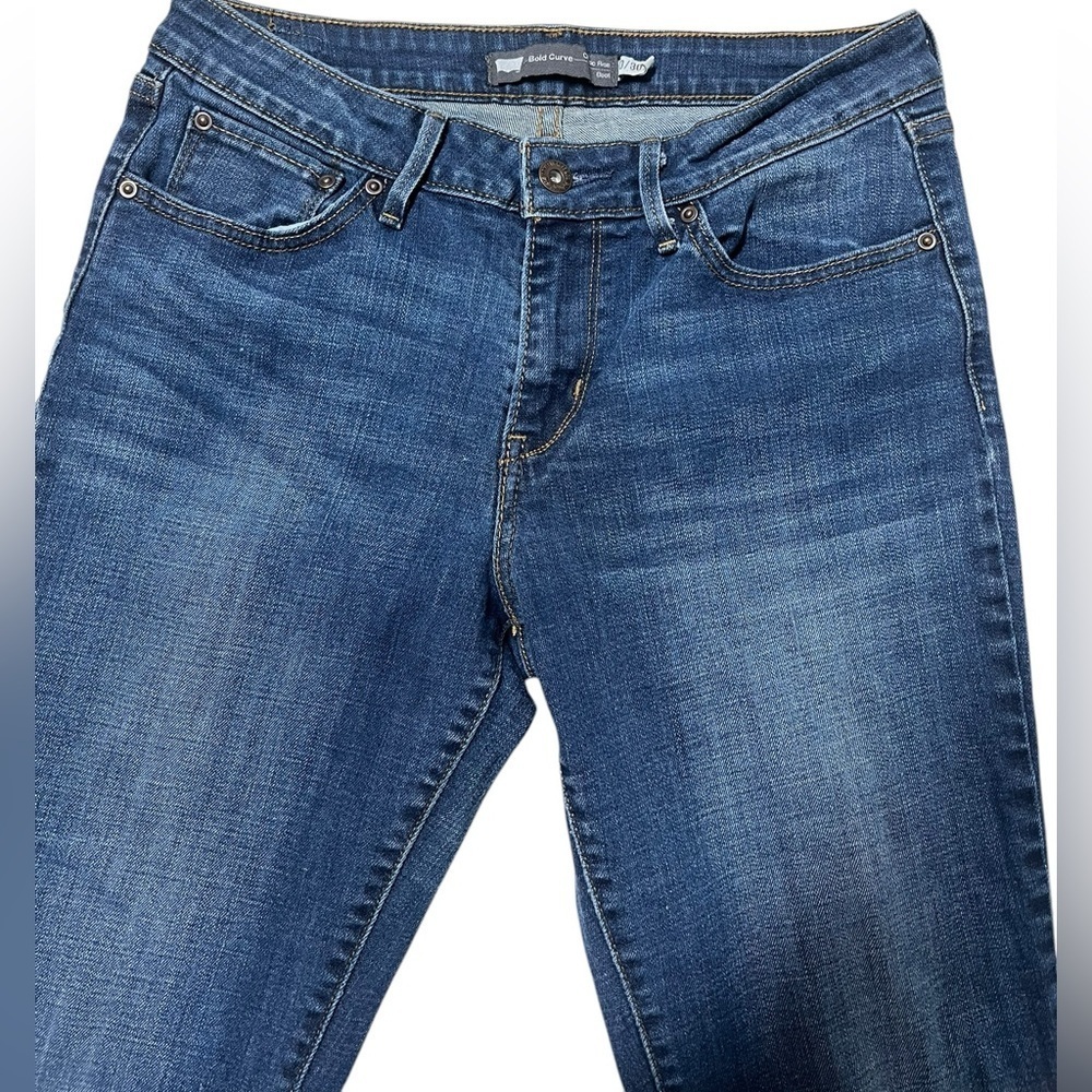 Levi's Bold Curve Classic Rise Boot Cut Jeans, Size 10 / 30 - Picture 2 of 8